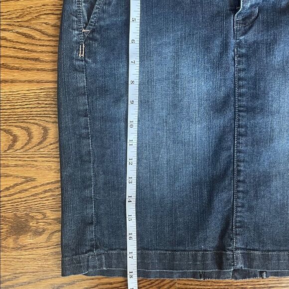 Denim Jean Mini Skirt Medium Wash Size 4 Stretch - Picture 8 of 8